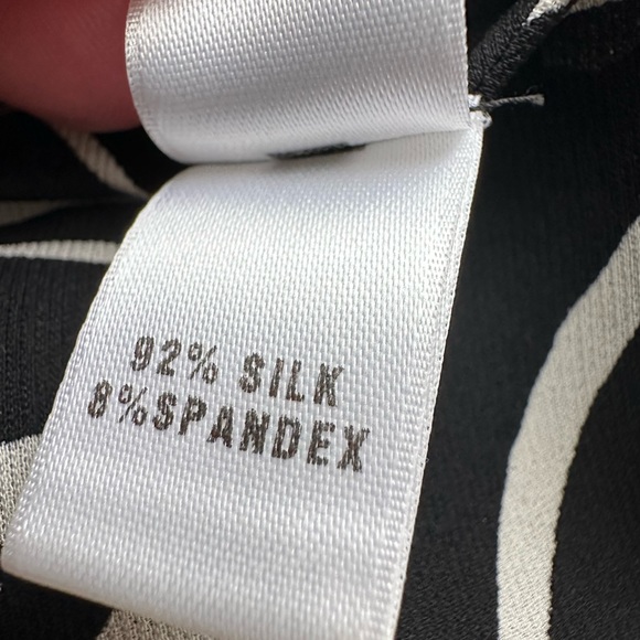 SoCa ST. JOHN silk set ( top and pants) - Picture 3 of 13